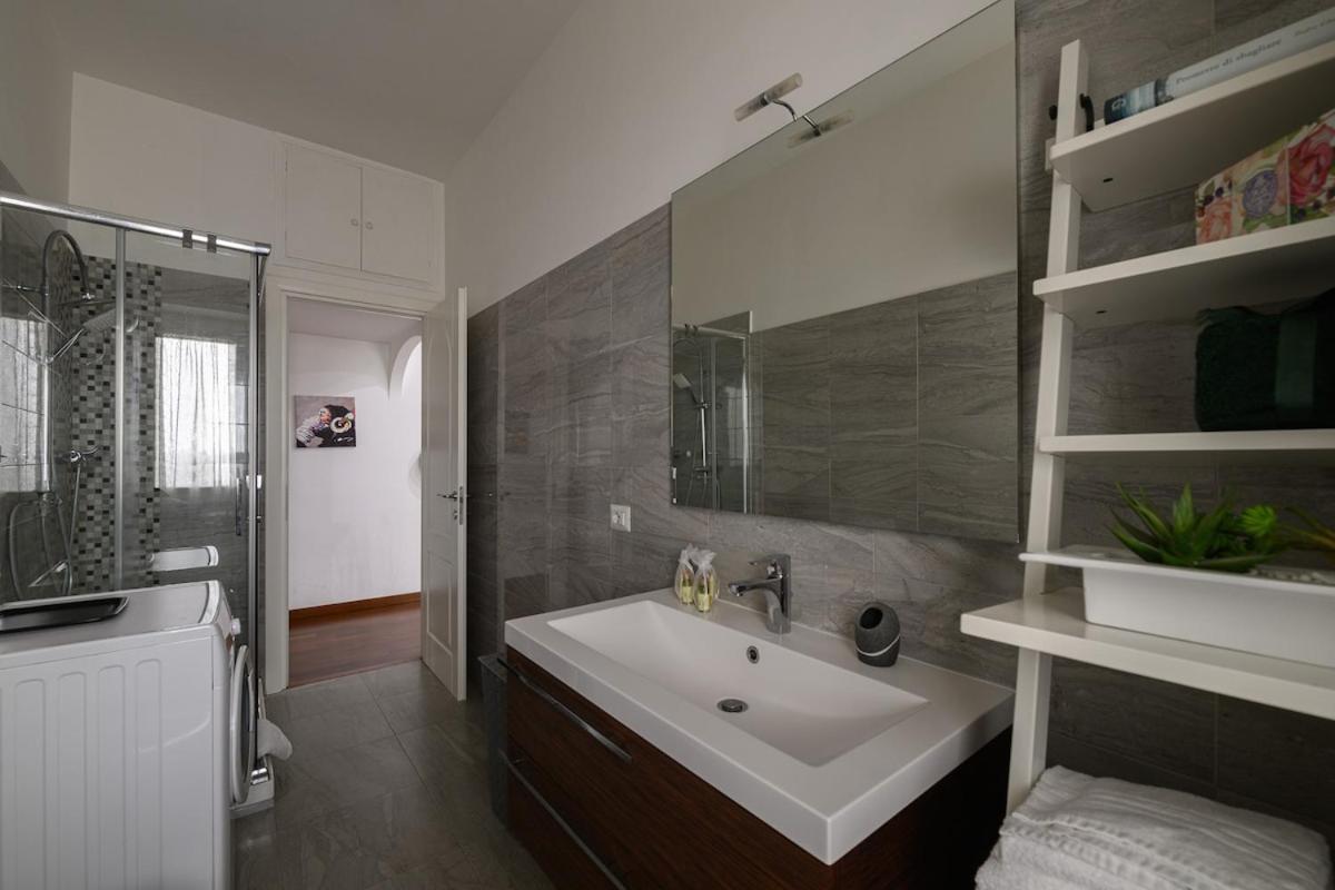 Banksy Inspired - Colli Albani Apartment