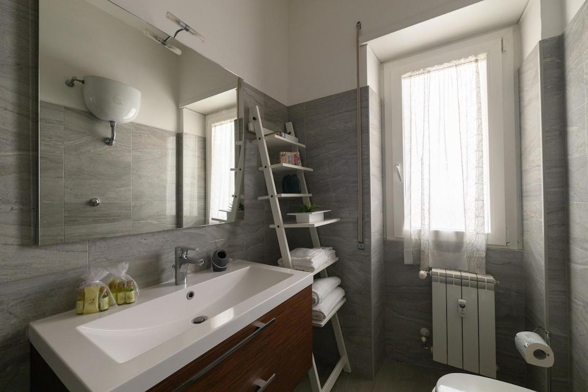 Apartment Banksy Inspired - Colli Albani Rom