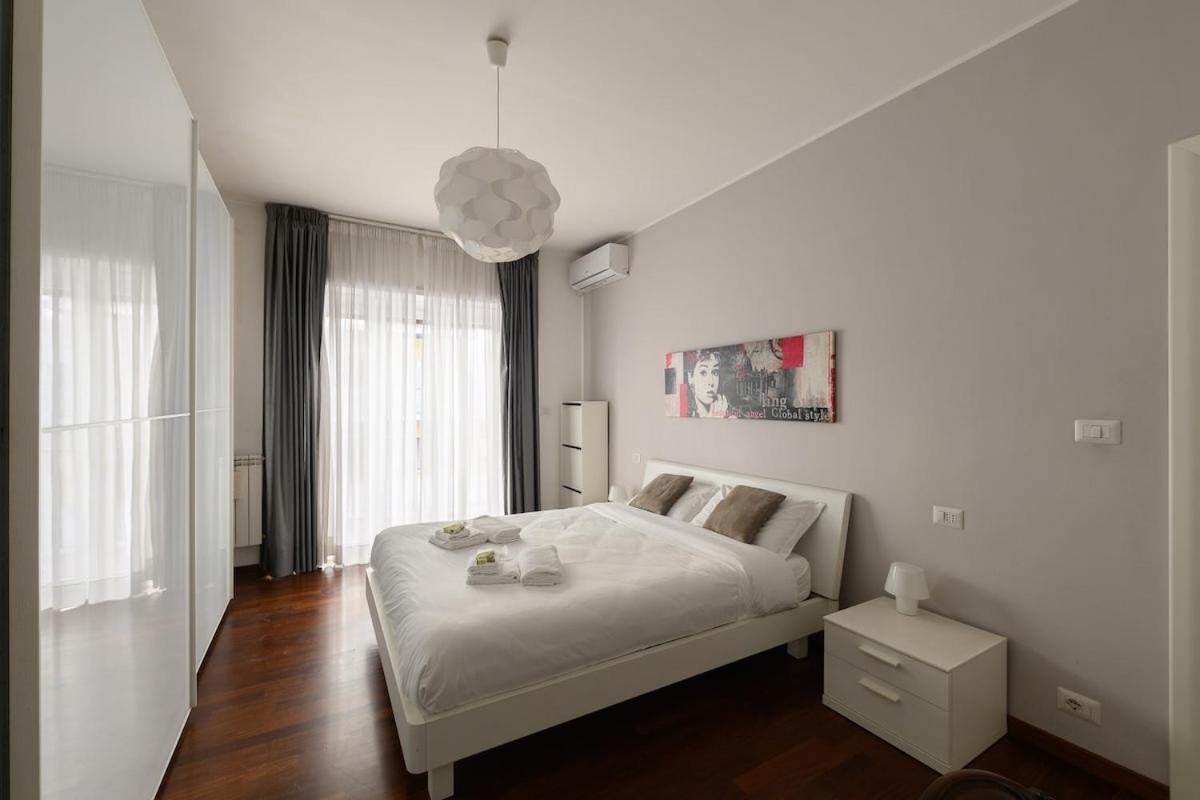 Banksy Inspired - Colli Albani Apartment