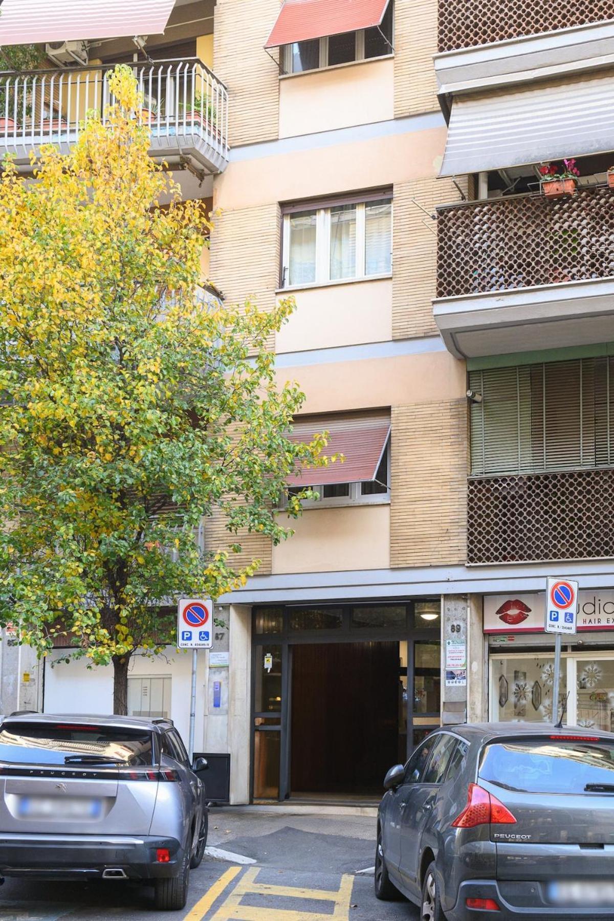 Banksy Inspired - Colli Albani Apartment Rom