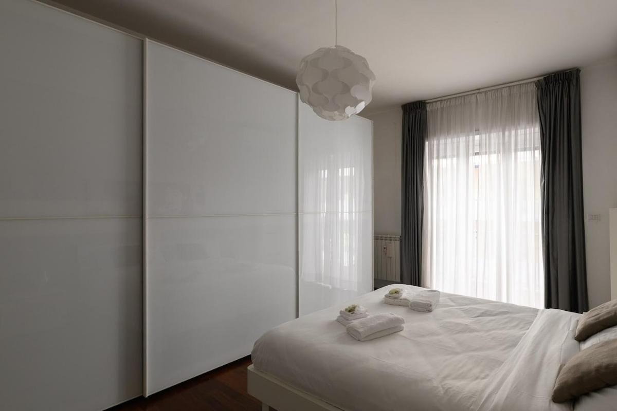 Banksy Inspired - Colli Albani Apartment
