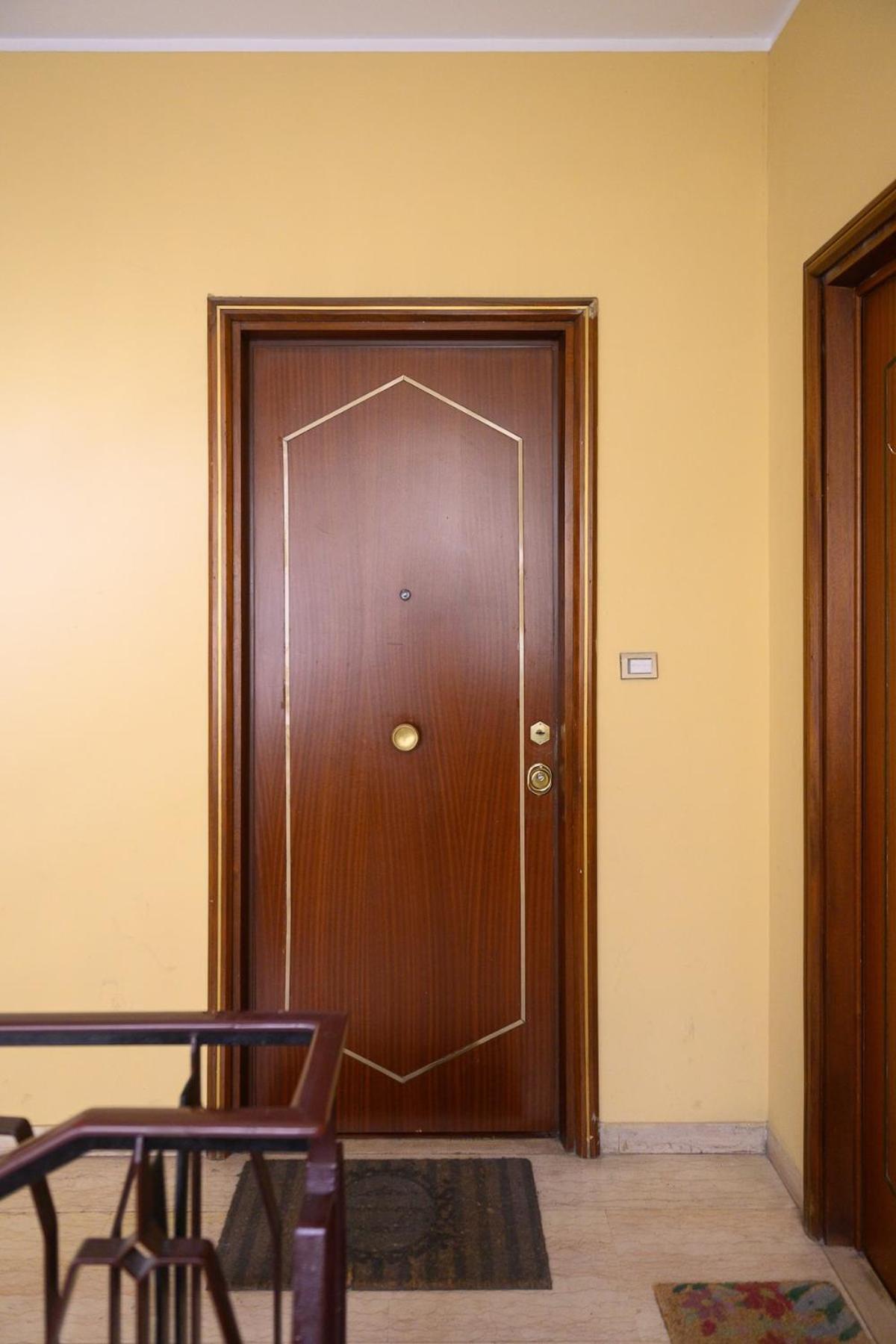 Banksy Inspired - Colli Albani Apartment