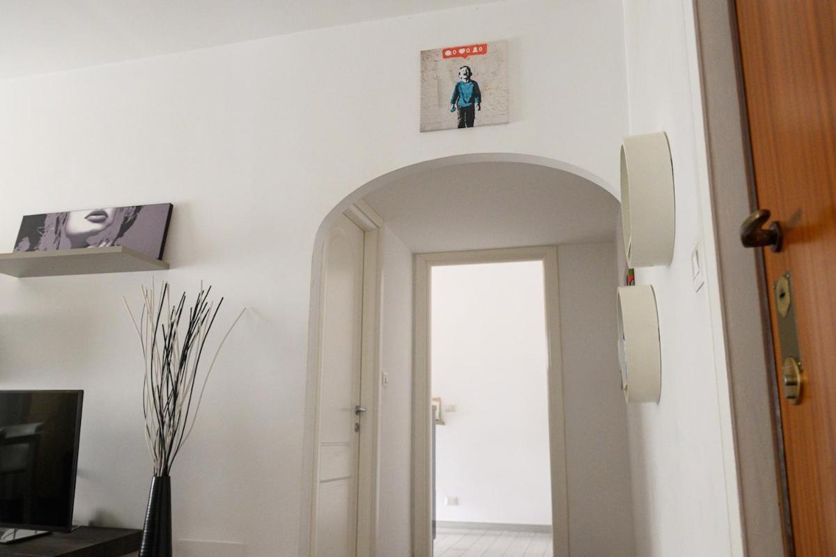 Banksy Inspired - Colli Albani Apartment *